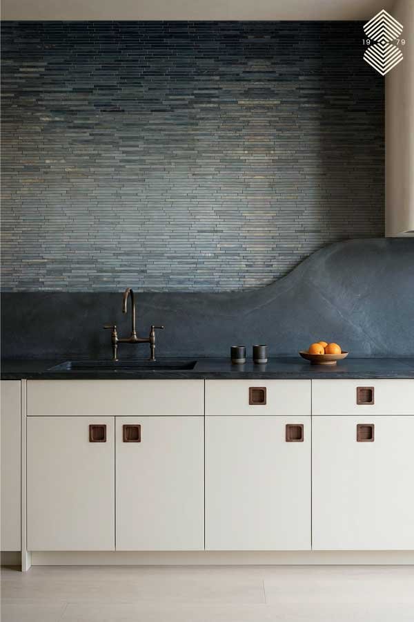 Using color transitions in mosaic art