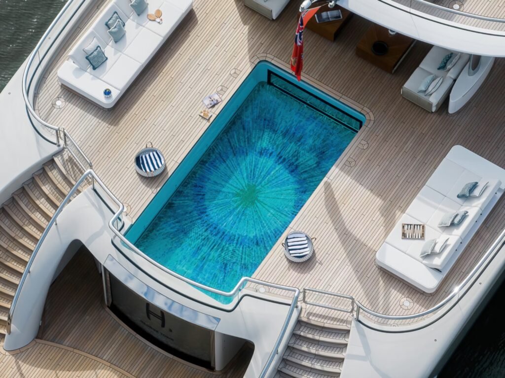 Lightweight glass mosaics for yacht swimming pools