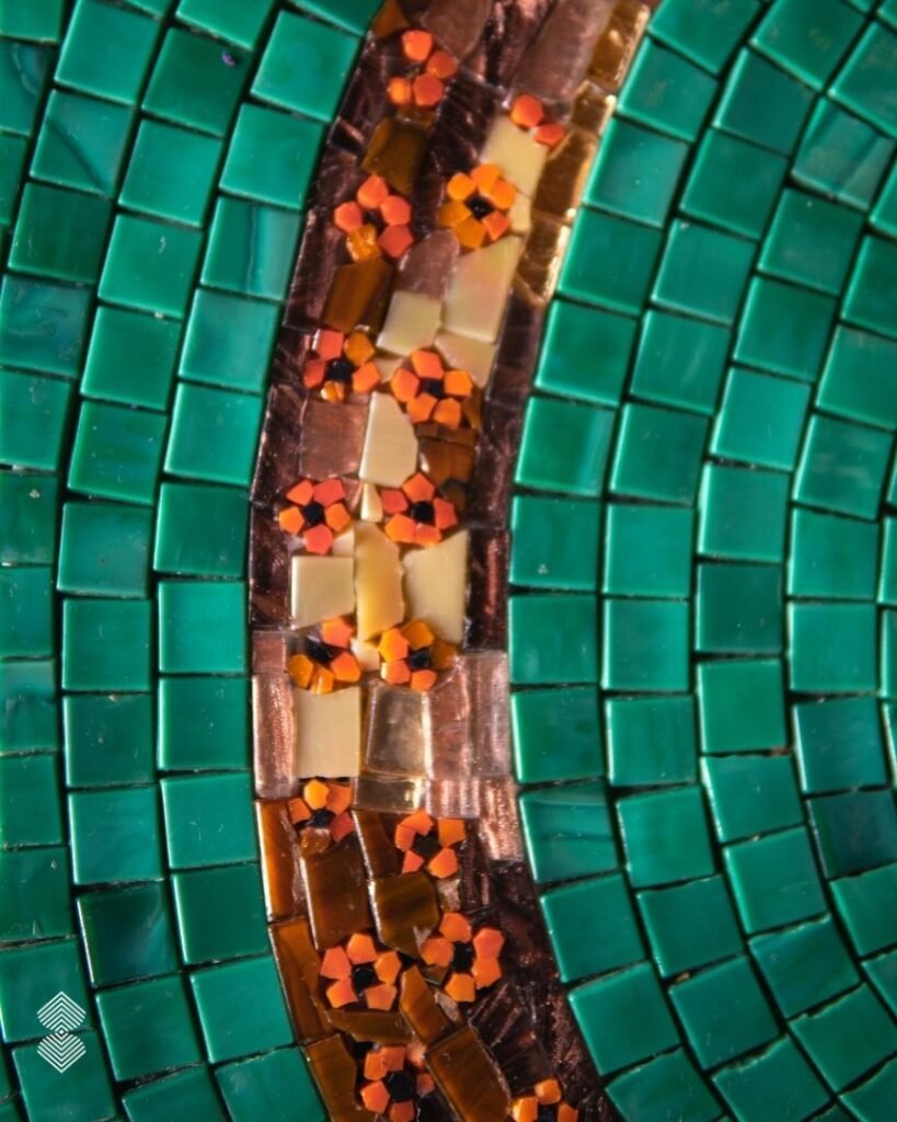 Contrasting Colors for Mosaic Pattern