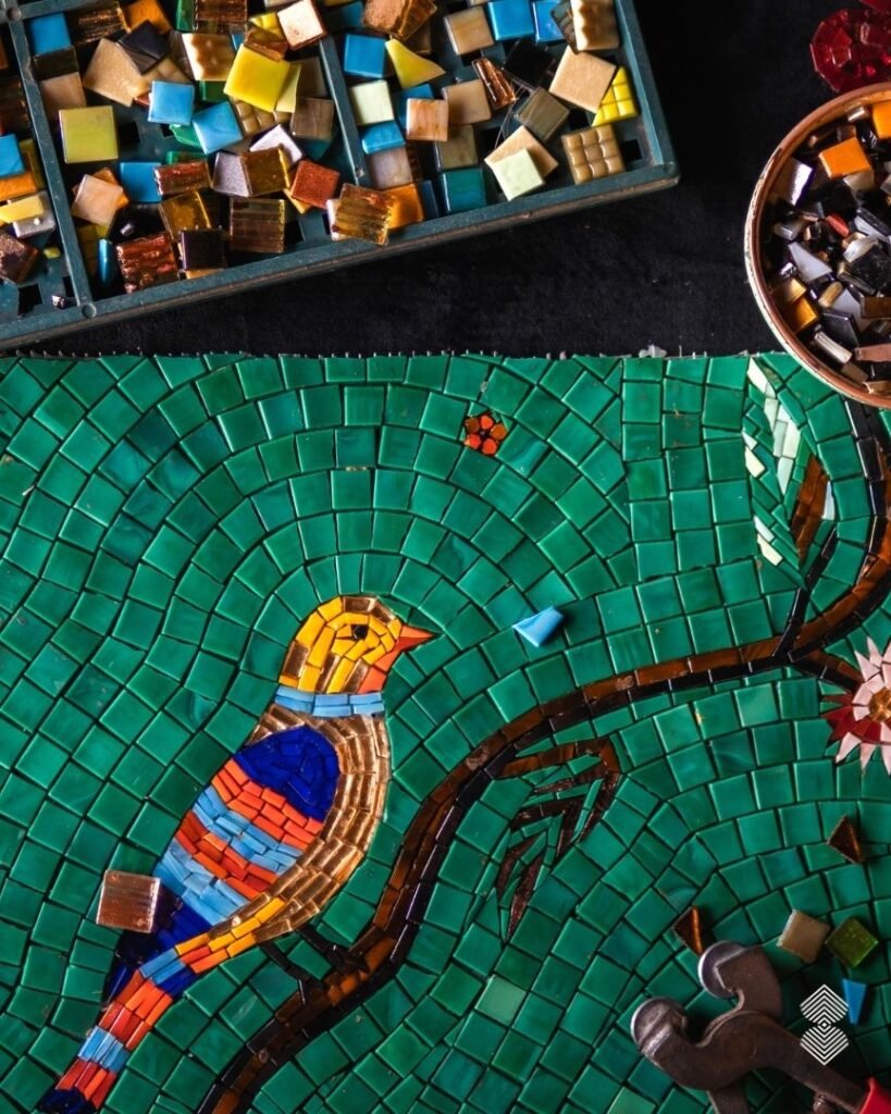 A contrasting color scheme for a mosaic artwork