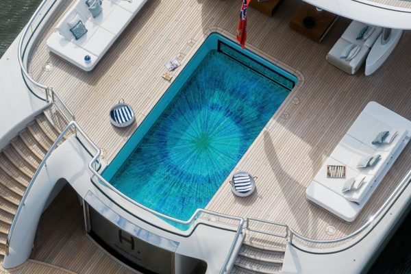Lightweight glass mosaics for yacht swimming pools